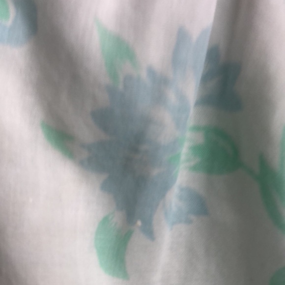 2 Pockets Gown robe snaps up has paint spots s/m - Picture 9 of 12